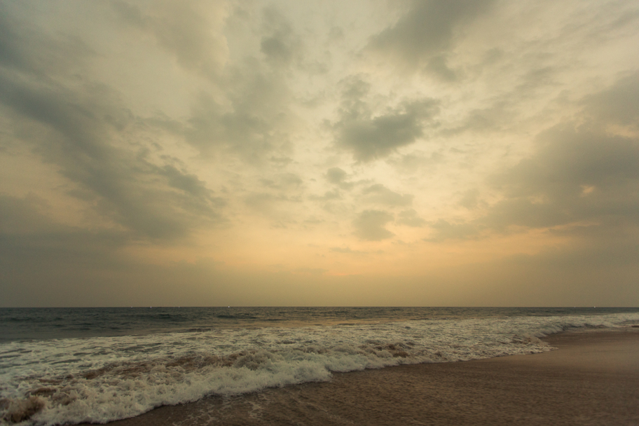 закат на пляже: Закат на пляже Папанасам, Варкала, Индия
