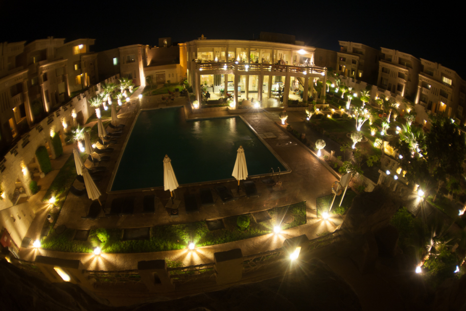 тиха египетская ночь...: Ночная иллюминация египетского отеля