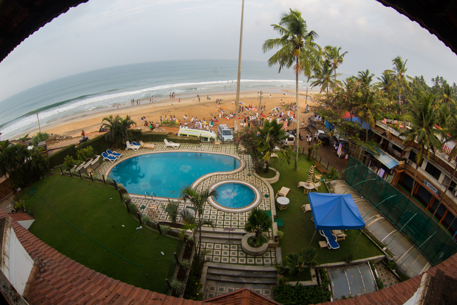 пляж Папанасам: Вид из отеля на пляж Папанасам, Варкала, Керала, Индия